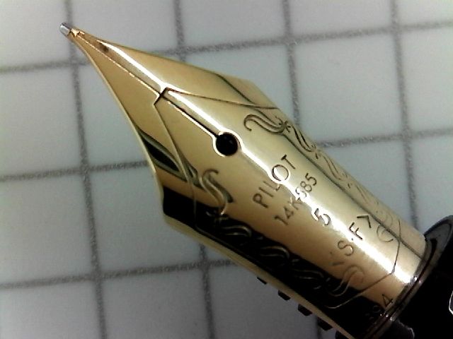 PILOT CUSTOM 74 <SF> やっぱりスリットが！ : 万年筆おやじの備忘録