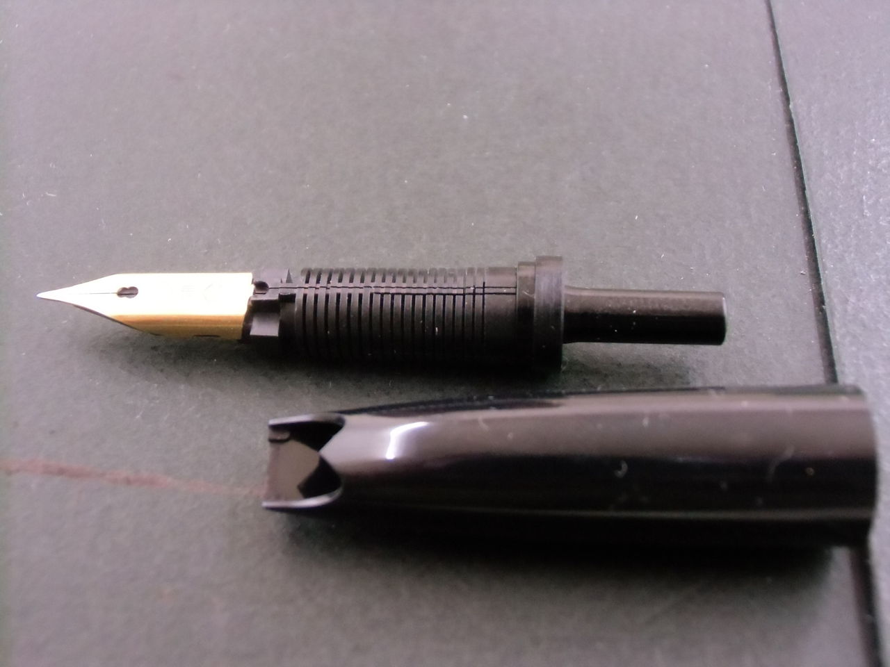 プラチナ・デスクペンの完全分解 : 万年筆おやじの備忘録