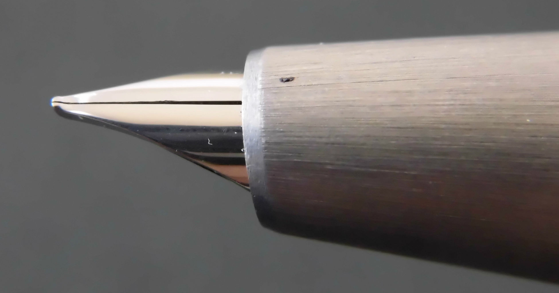 LAMY 2000 14k-585 <EF> : 万年筆おやじの備忘録