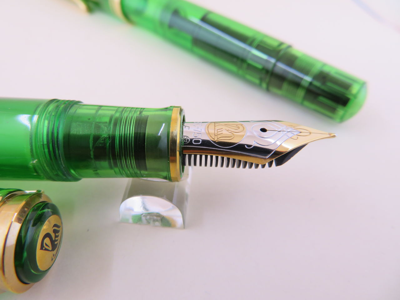 PelikanスーベレーンM800デモンストレーター万年筆刻印有18C-750M 