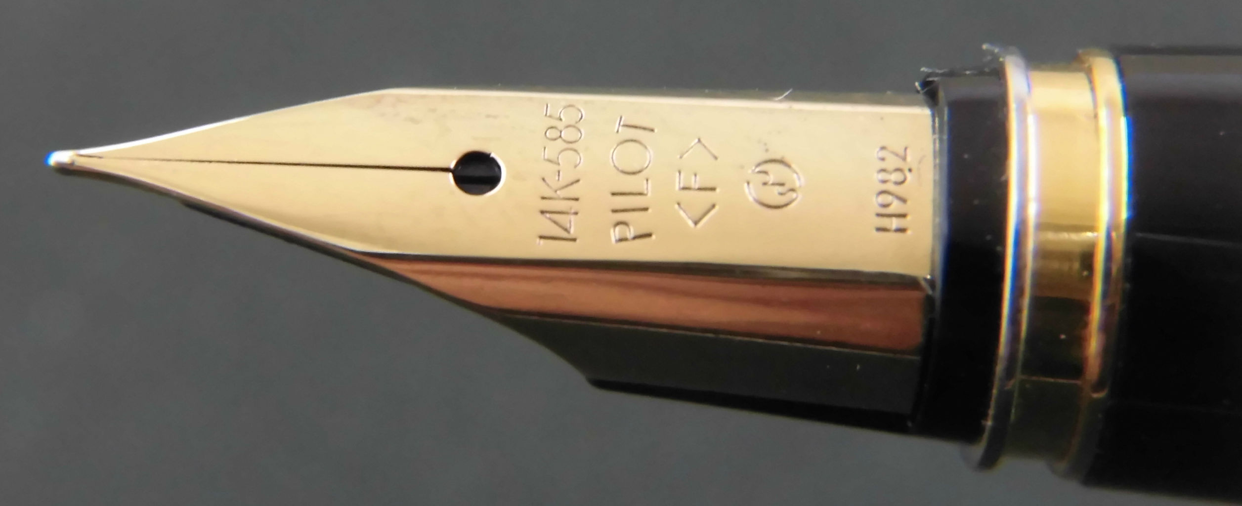 PILOT DELUXE 14K-585 <F> H982 : 万年筆おやじの備忘録