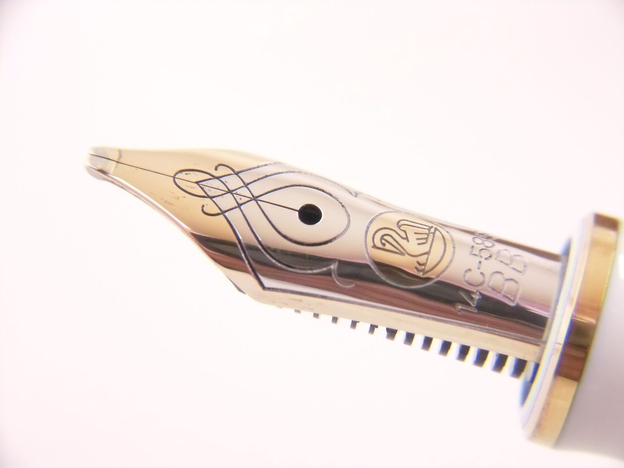 Pelikan 万年筆　M400 白　14C 583 EF Pelikan 万年筆 M400 白 14C 583 EF 筆記具