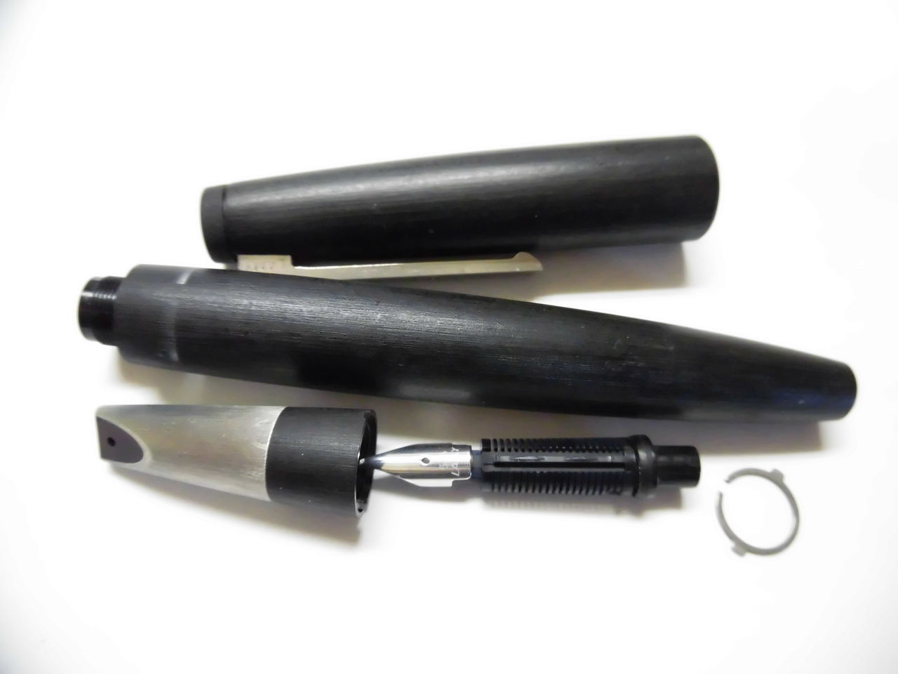 LAMY 2000 14K-585 ＜F＞ : 万年筆おやじの備忘録