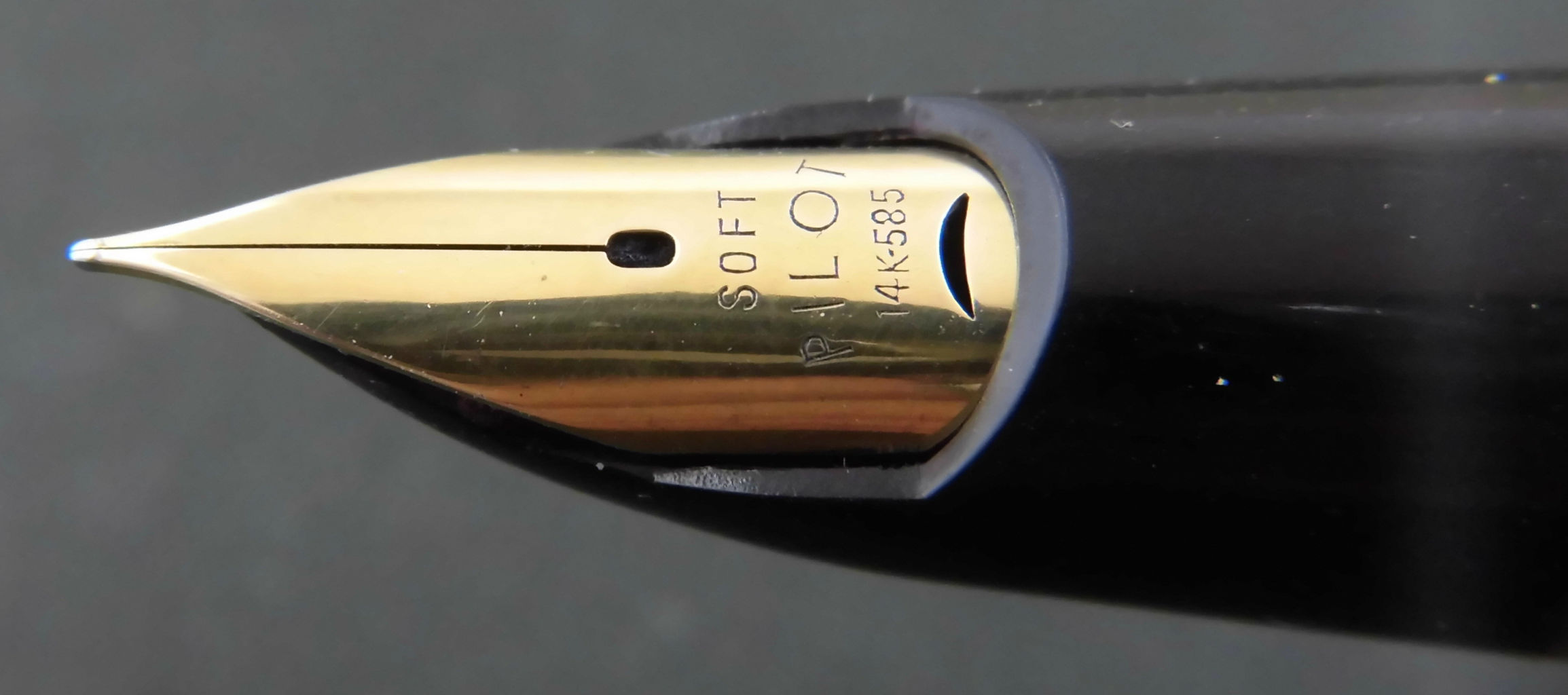 PILOT E-300 14K-585 <SOFT> : 万年筆おやじの備忘録