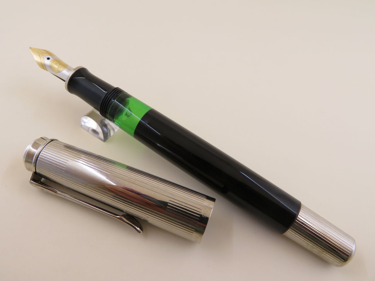 PELIKAN  ペリカン　万年筆 750 18C ペリカン（Pelikan） 万年筆スーベレーン M400 グリーン縞 万年筆