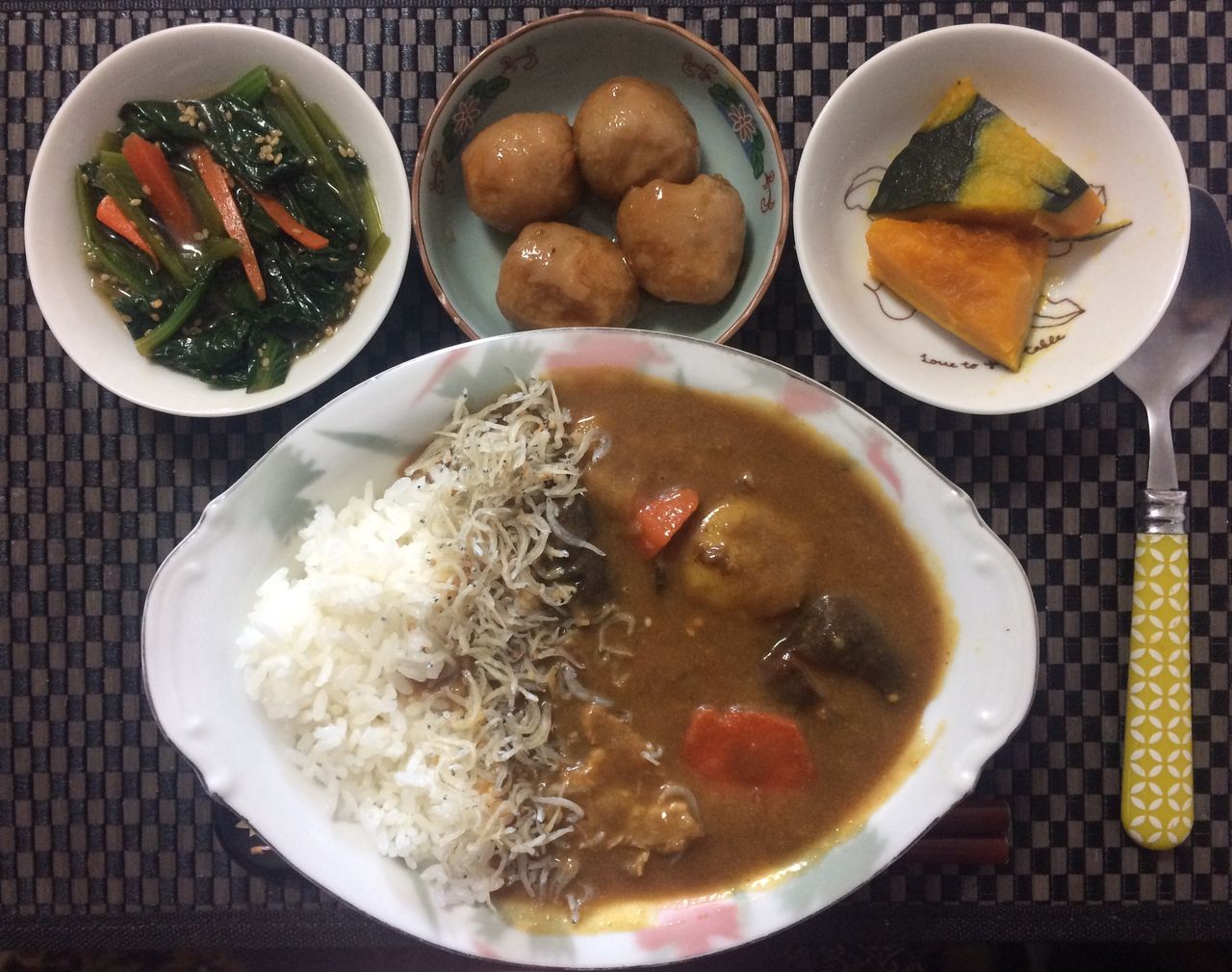 昼 カレーライス 里芋の煮っころがし めし健忘録 昼 カレーライス 里芋の煮っころがし めし健忘録