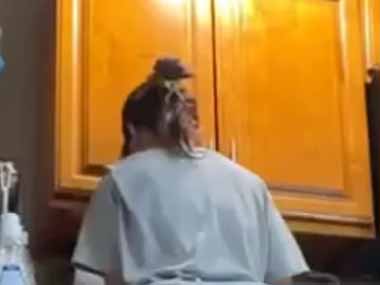 彼女が台所に立っていた。無防備な背中に隙あり♪ → 一緒に暮らす彼はこうします…