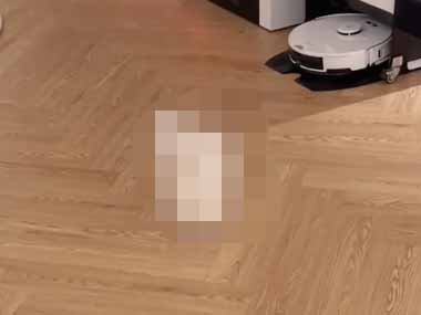 【これは液体？】 床に何か置いてある。これはミルクが入ったコップですか？ → いいえ、透明なゴミ箱です…