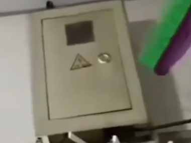 ネズミが分電盤の中に逃げ込んだ。ホウキで叩いて追っ払ってやる！ → ファッ！？…