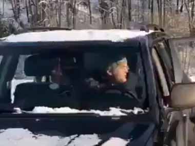ネコを車に乗せて出かける人はたまにいる。さぁ行くよ！ → ロシアではこんな猫です…