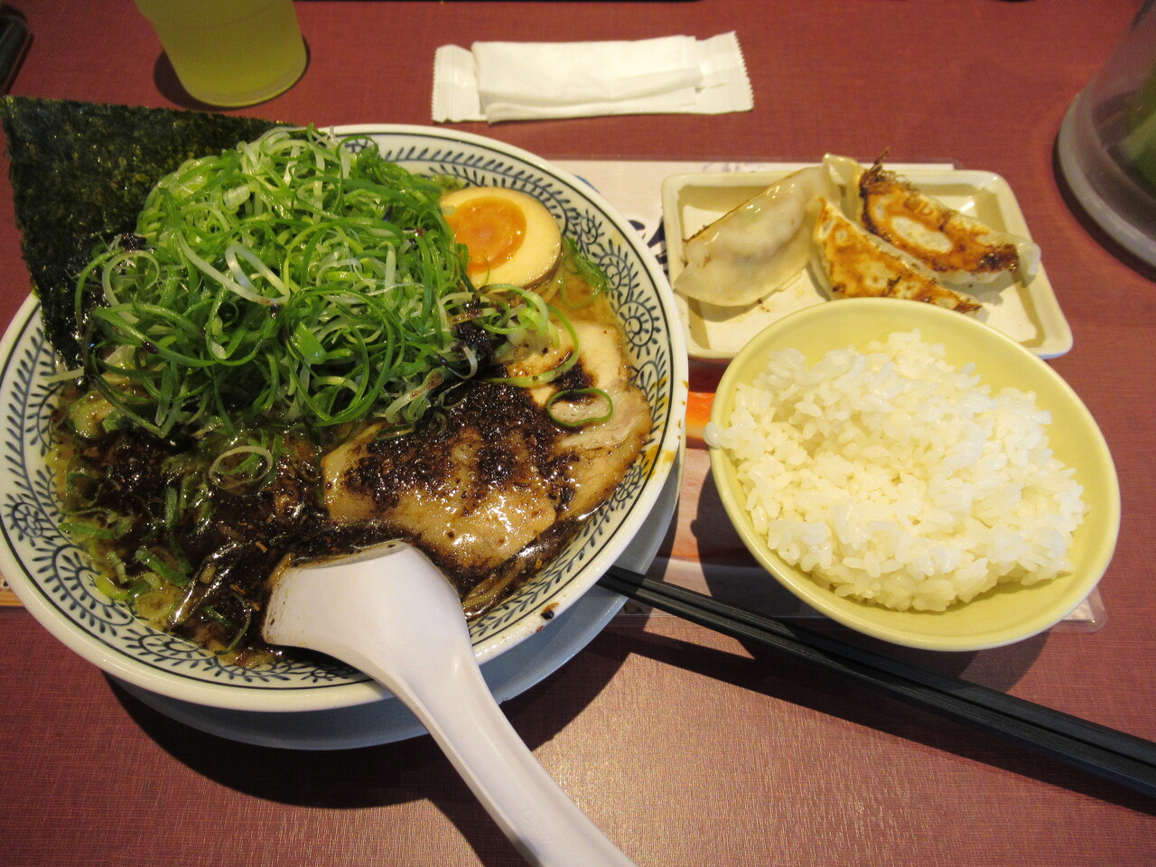 東久留米市 丸源ラーメン 東久留米店 丸源餃子ランチ 黒醤油とんこつ にんにく有り ドッカンねぎ ハラヘリ日記 Ii 東久留米市 丸源ラーメン 東久留米店 丸源餃子ランチ 黒醤油とんこつ にんにく有り ドッカンねぎ ハラヘリ日記 Ii