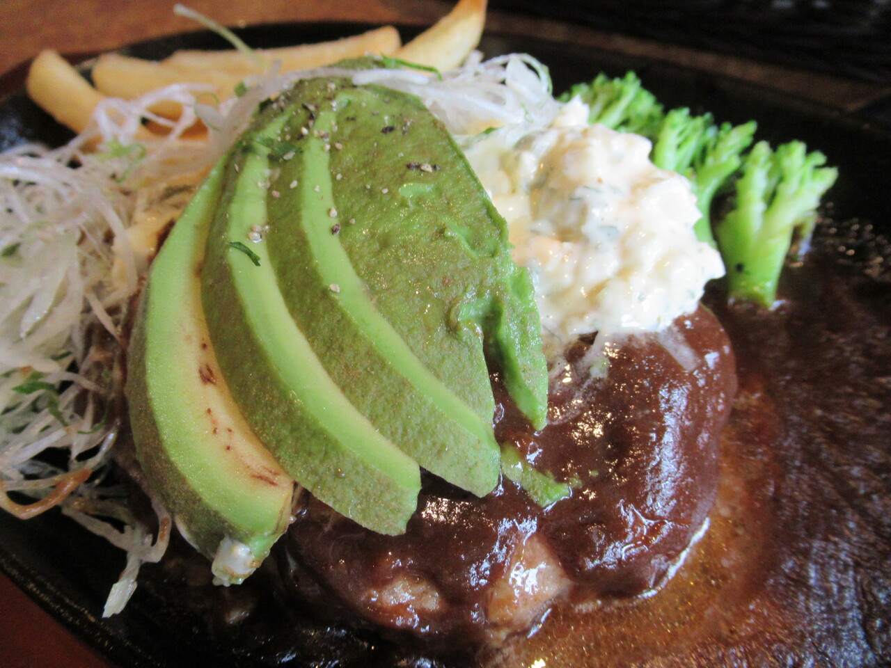 (小平市) 肉の万世 小平店 「アボカドハンバーグランチ ￥1628(税込)」 ハラヘリ日記 II