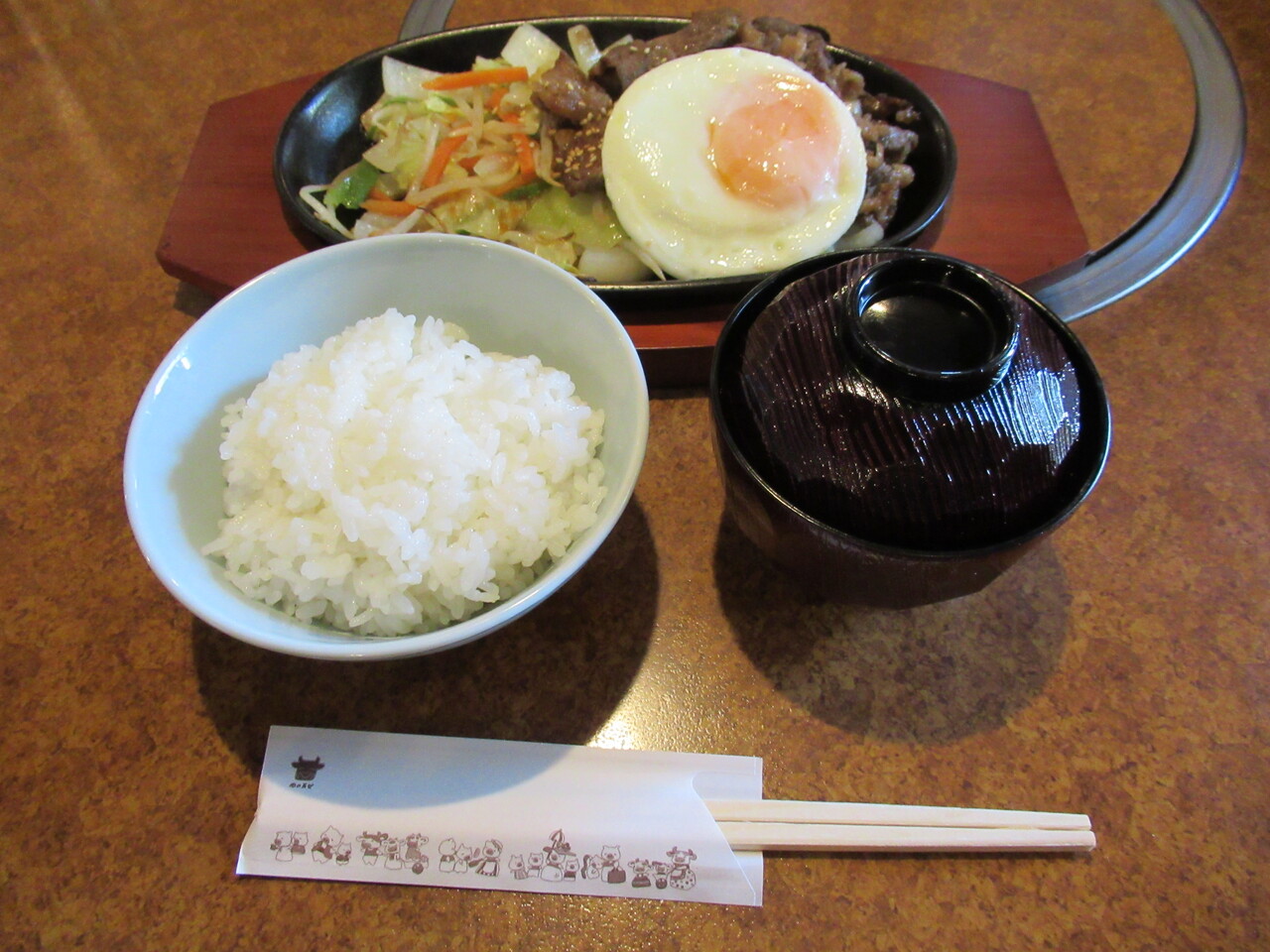 小平市 肉の万世 小平店 黒毛和牛鉄板焼ランチ 中 1g 目玉焼き ハラヘリ日記 Ii