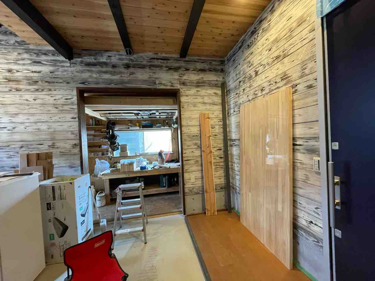 港の家 ガレージと工房を分けるドア 港にdiyで家を建てよう