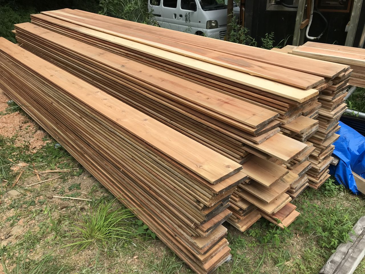 外壁工事 外壁材の杉板を伝統工法で焼く 自力建設 ガレージ 港の家 古民家再生 イマココ