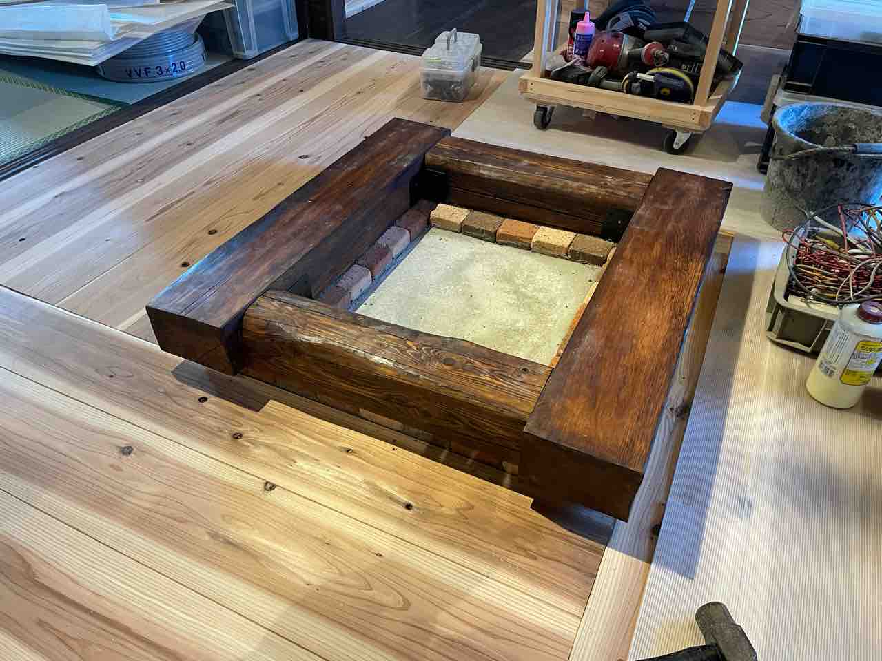 銅板張り 囲炉裏枠 木製 フロア埋め込み用 古民家部材 楽天市場】大型