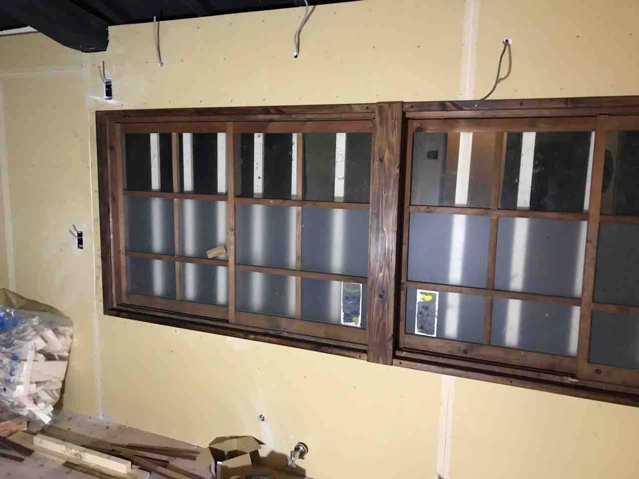 古民家再生 屋根と窓枠とか 古民家で賃貸経営