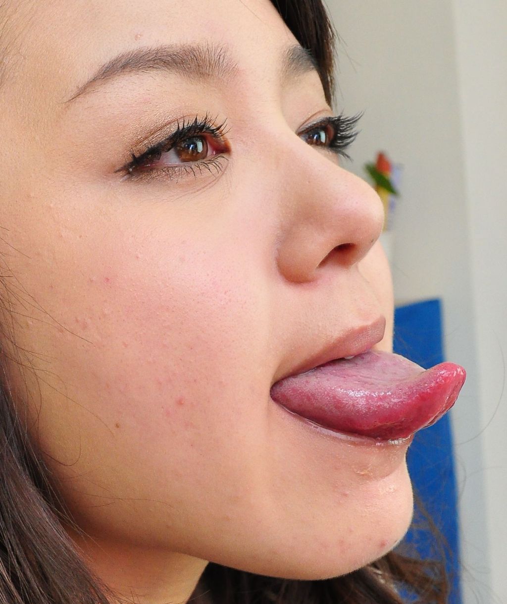 夏希アンジュちゃんのベロ : 粘心イチローの「集まれベロ（舌）愛好家」2