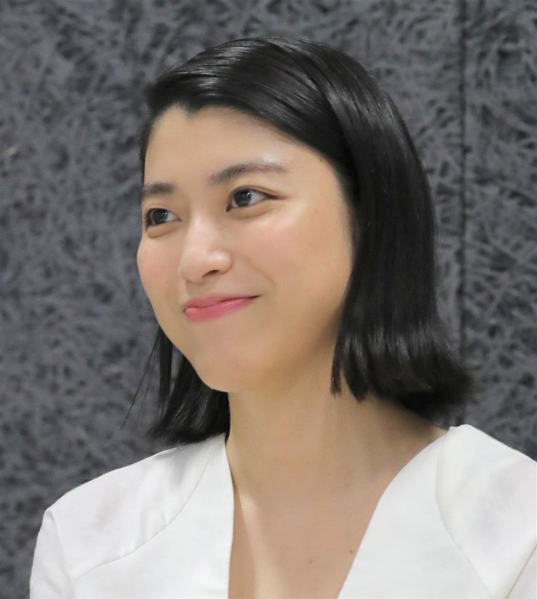 女優 成海璃子 28 一般男性と9月中旬に入籍していた ネットでは おめでとう あのタバコがなければ大物女優への道あった の声も Snsの最新の反応 ロバ耳ダース王子の 芸スポ情報 テラ速