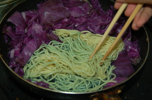 中華麺を入れると・・・