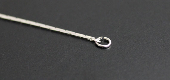 チェーン240sa 極細スエッジ ビーディングチェーン の目打ち方法 Neo Beads アクセサリー製作を楽しむ