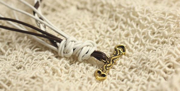 紐やリボンで楽しむ 平三つ編み 丸4つ編みとマンテル使い Neo Beads アクセサリー製作を楽しむ