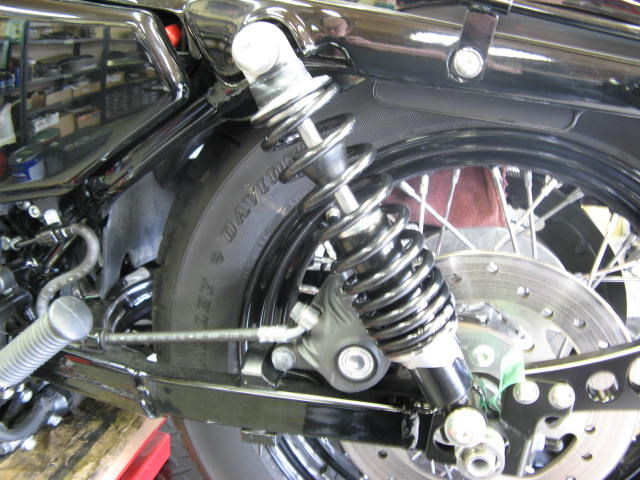 2011年式XL1200X フォーティーエイトにアイコンショック取り付け