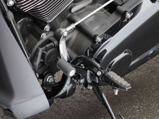 M8ソフテイル用ステップバックキットのご紹介 : HarleyDavidsonパーツ
