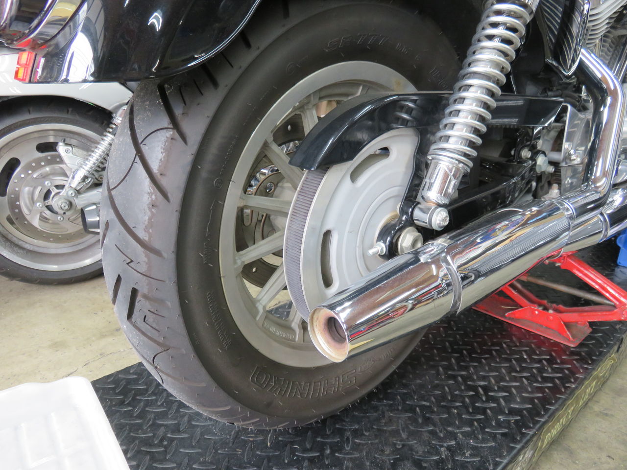 2008年式XL883 リアホイール交換!! : HarleyDavidsonパーツ 2008年式XL883 リアホイール交換!! : HarleyDavidsonパーツ