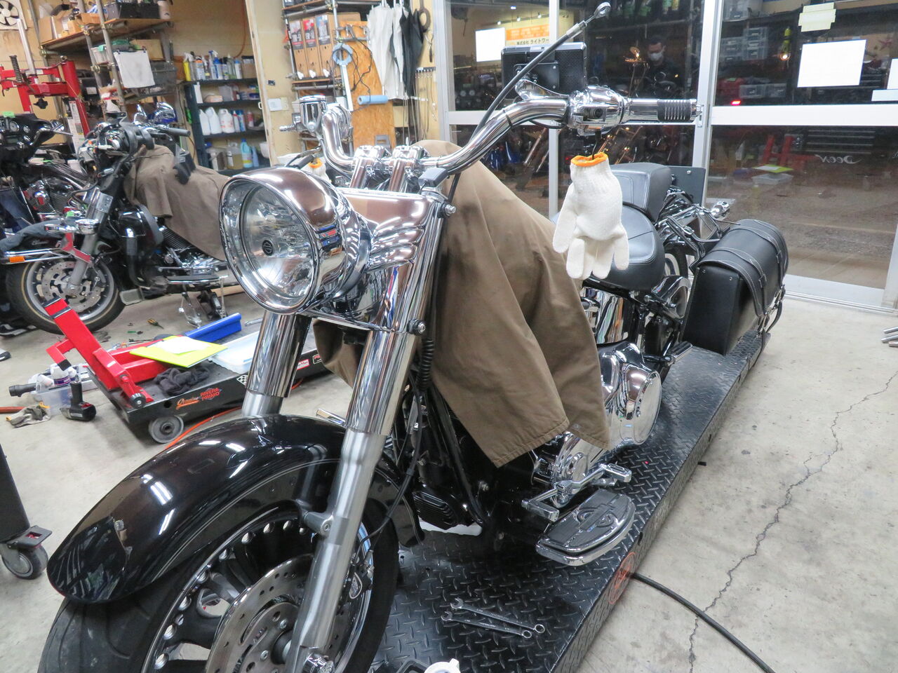 2011年式FLSTF ファットエイプハンドルへ交換!! : HarleyDavidson