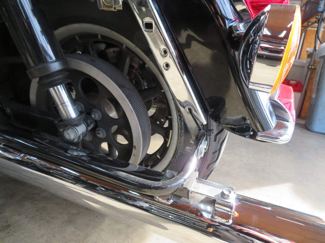 2003年式FLHR サドルバッグステーが折れたので交換!! : HarleyDavidson