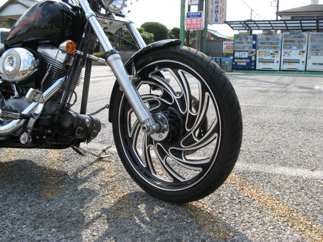 2010年式FXSTC ソフテイル・カスタム ビレットフロントホイール