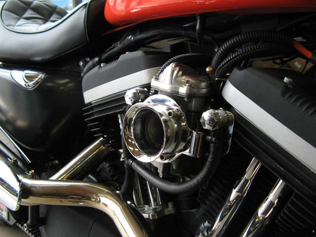 2005年式XL883R スポーツスター・883R エアファンネル装着作業