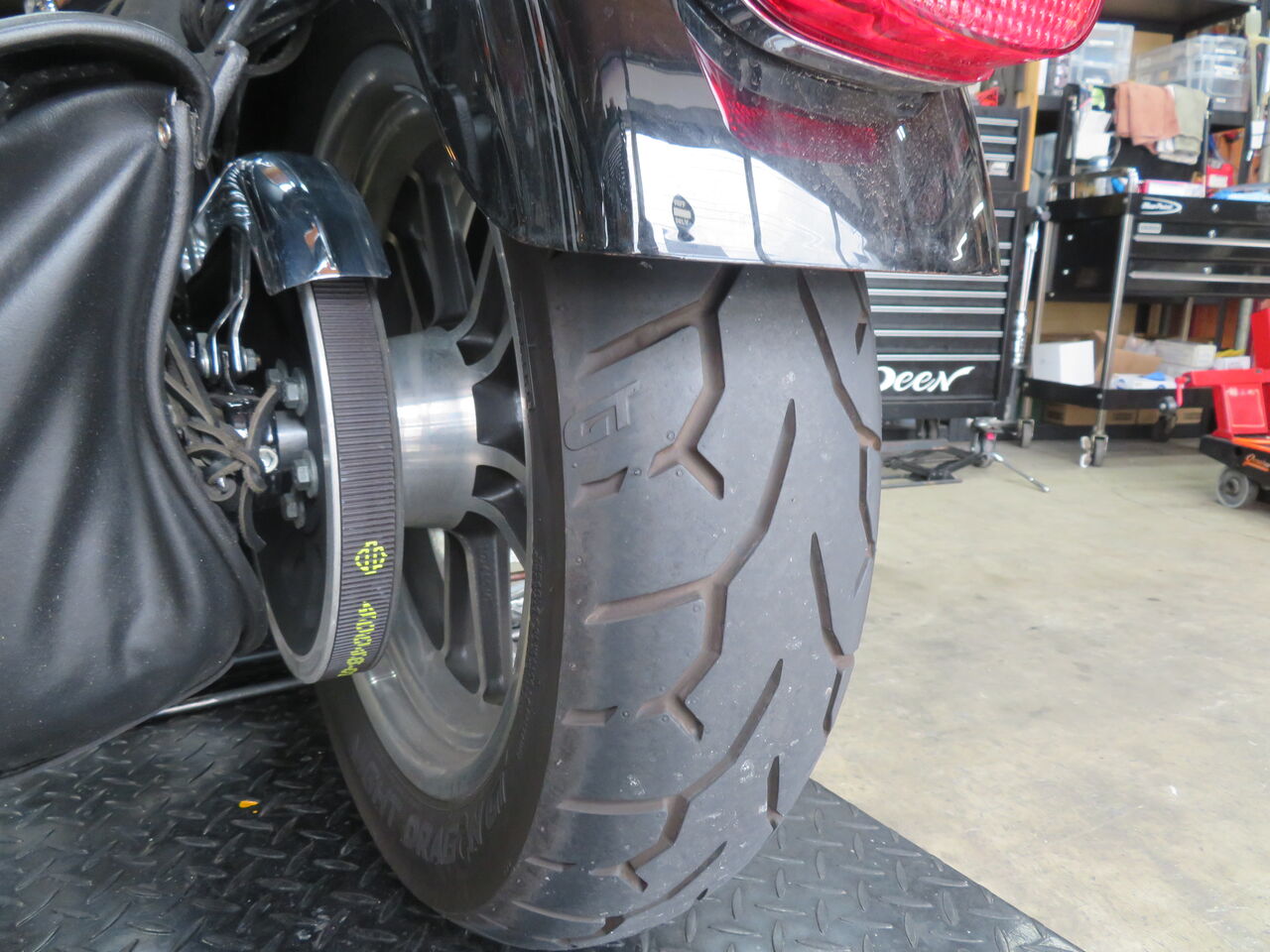 2009年式FXDL Rタイヤをワイドサイズへ交換！ : HarleyDavidsonパーツ 