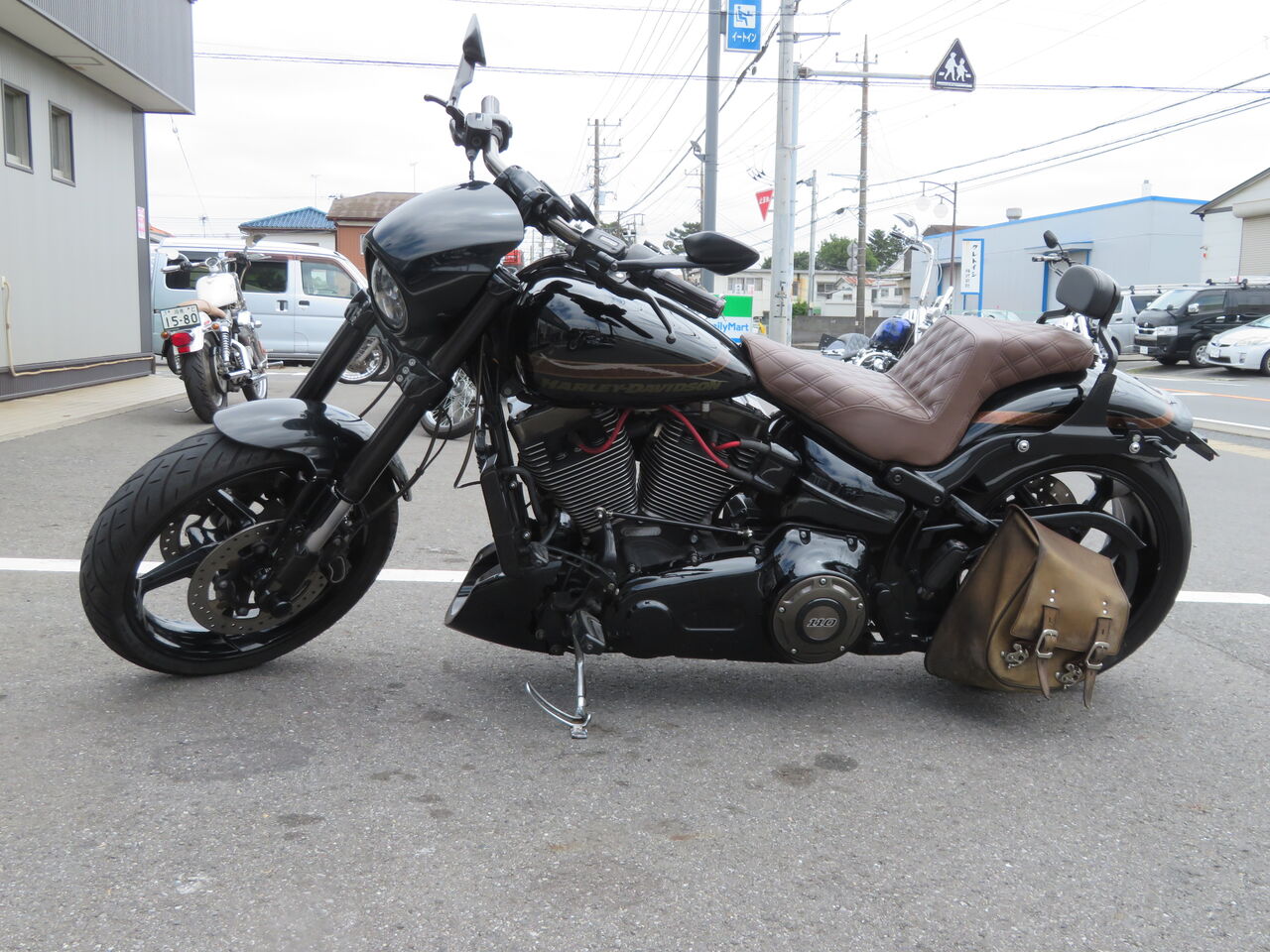2016年式FXSE リアタイヤ交換！！！ : HarleyDavidsonパーツ