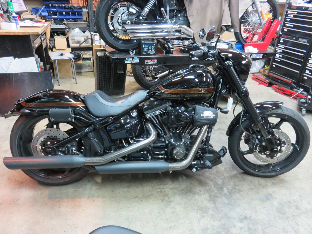 2016年式FXSEのテールライト＆ウインカー交換！ : HarleyDavidson
