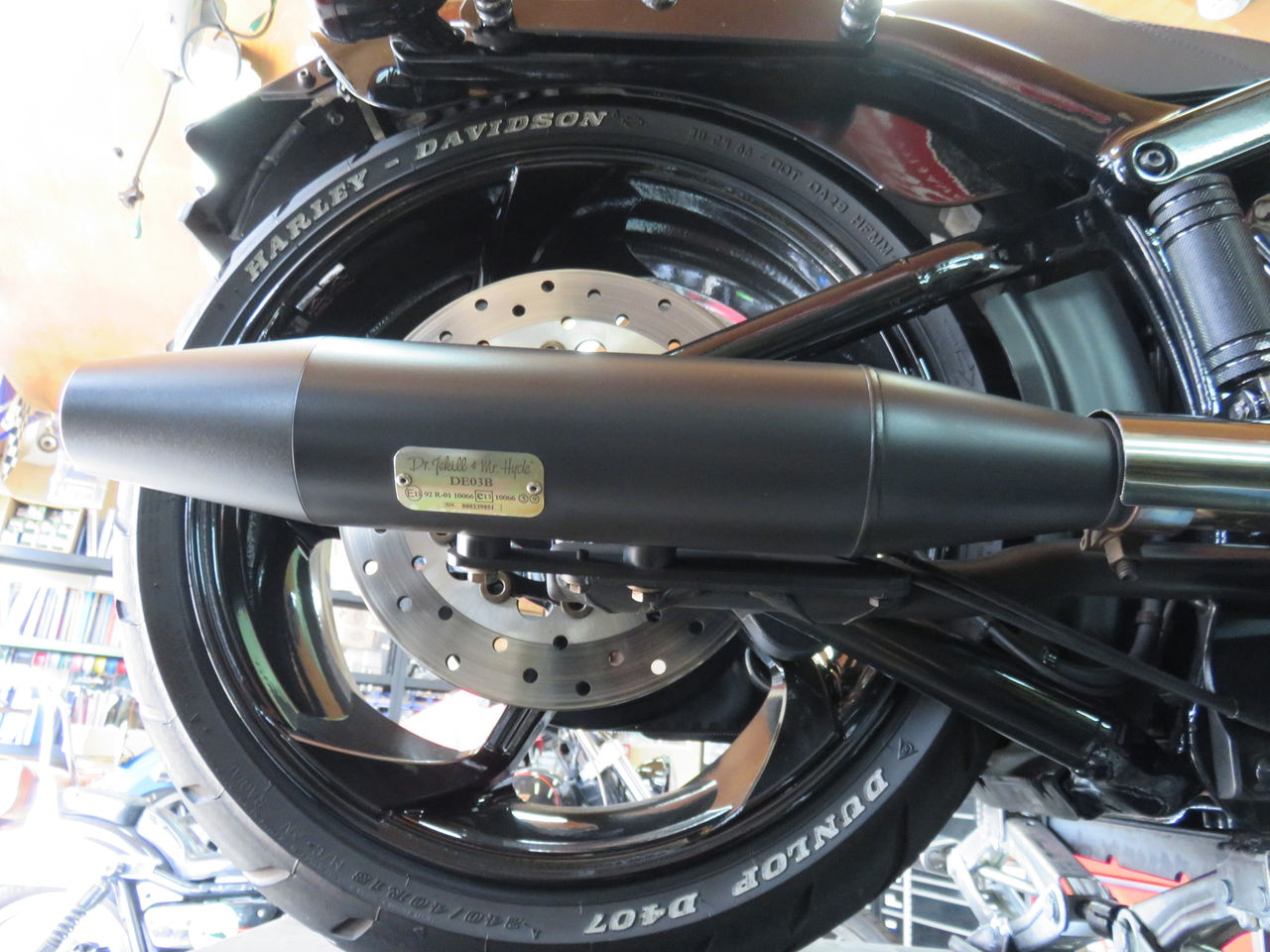 2017年FXSE★ブレイクアウトCVO★純正リアホイールタイヤセット 2017年FXSE☆ブレイクアウトCVO☆純正リアホイールタイヤセット