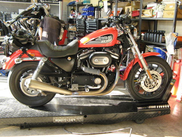 2003年式XL883R スポーツスターに60mmタコメーターを装着 2003年式XL883R スポーツスターに60mmタコメーターを装着