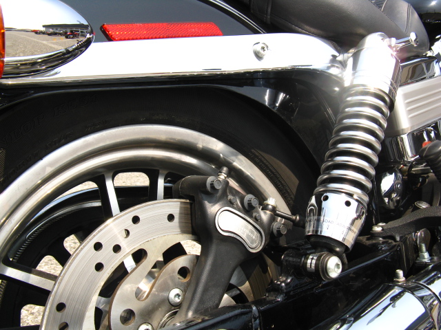 2006年式FXDL ダイナローライダーのRショック交換