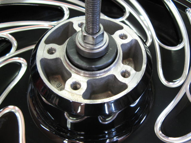 2010年式FXSTC ソフテイル・カスタム ビレットフロントホイール交換