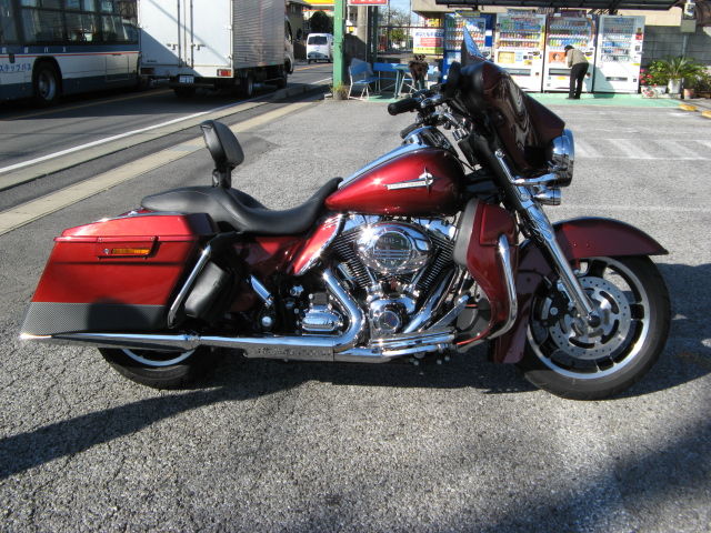 2009年式FLHXストリートグライドにエフェックスバー