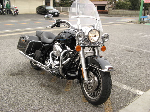 2012年式FLHR ロードキングのハンドル交換!! : HarleyDavidsonパーツ