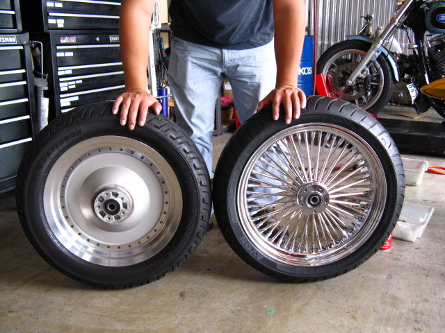 06年式 ファットボーイのディッシュホイールをワイヤースポークホイールに交換 Harleydavidsonパーツディストリビューター ネオファクトリー カスタムショップ ネオガレージブログ