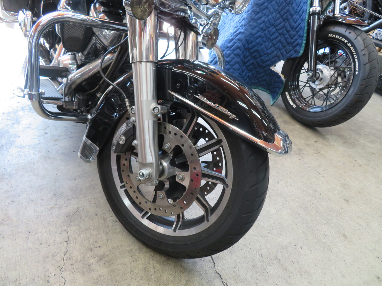 2019年式FLHRの前後ホイール交換 : HarleyDavidsonパーツ