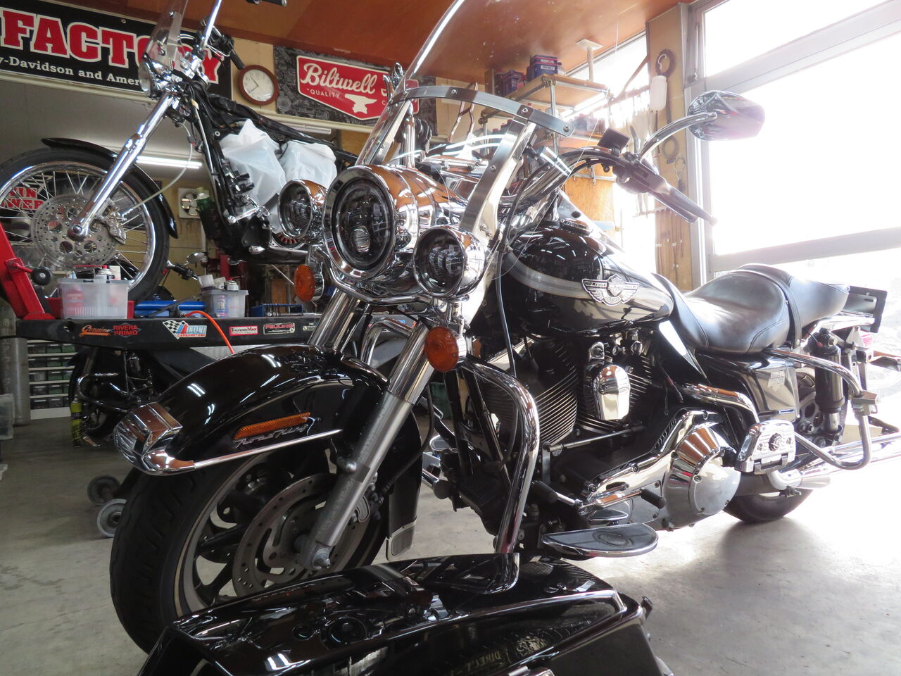 2003年式FLHR サドルバッグステーが折れたので交換!! : HarleyDavidson 