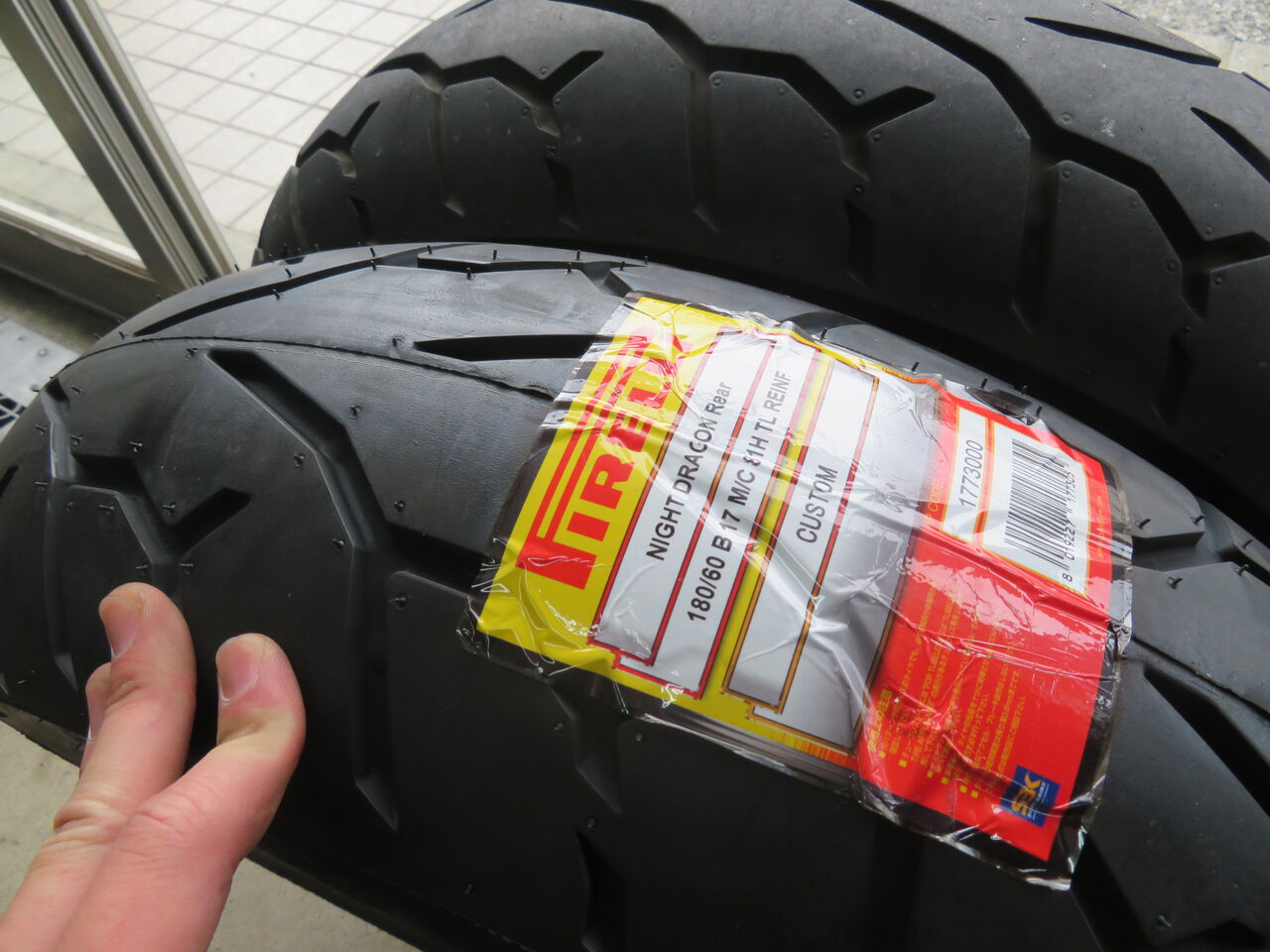 09年式fxdl Rタイヤをワイドサイズへ交換 Harleydavidsonパーツディストリビューター ネオファクトリー カスタムショップ ネオガレージブログ