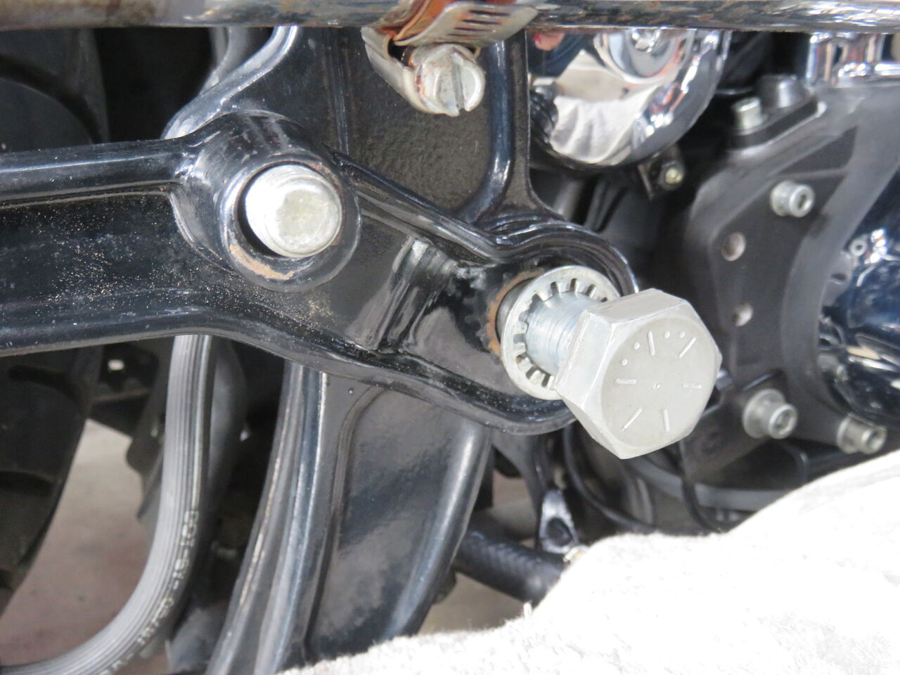 1998年FLSTFマフラーステー取り付け！！！ : HarleyDavidsonパーツ