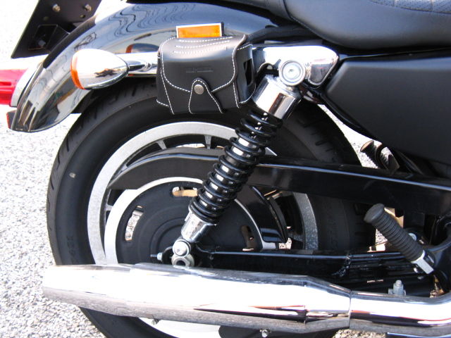 2009年式XL883R リアショック交換でローダウン 2009年式XL883R リアショック交換でローダウン