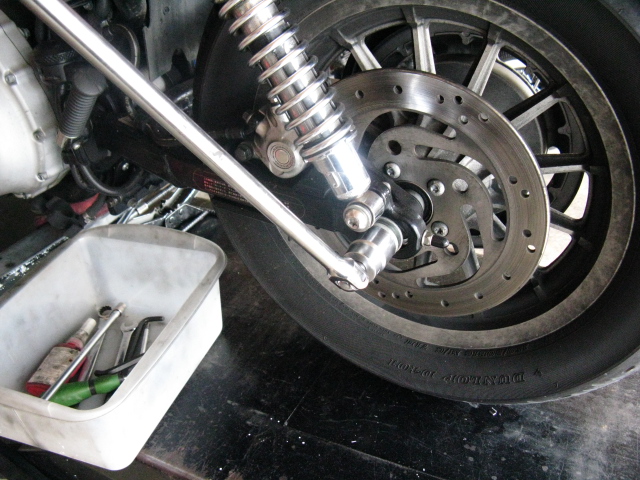2005年式XL1200R 前後タイヤ交換 ¥53,000(参考価格 2005年式XL1200R 前後タイヤ交換 ¥53,000(参考価格