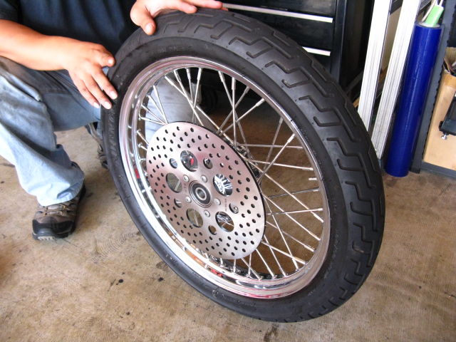 2003年式XL883スポーツスター フロントホイール+ローター&ハンドル交換